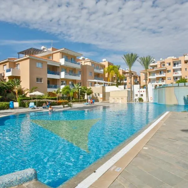 Casa Del Sol Townhouse in Iris Village Paphos，位于克洛拉卡斯的酒店