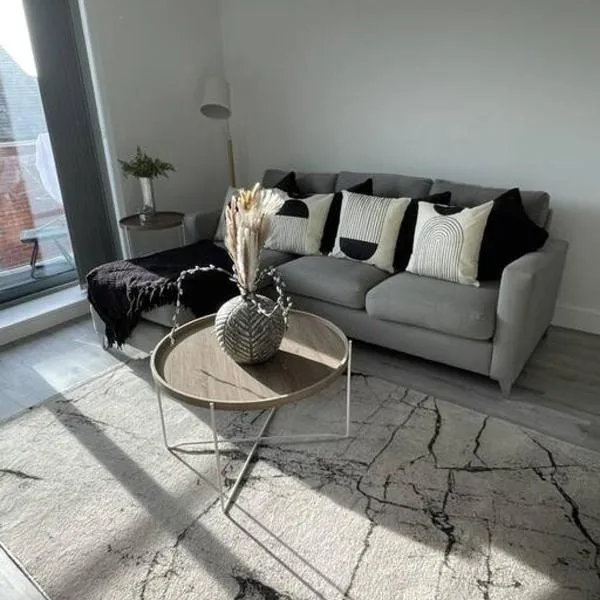 Luxury Spring Stays Lichfield City Centre 2 Bedroom Apartment With Free Secure Parking，位于利奇菲尔德的酒店