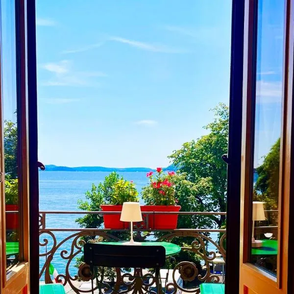 Casa Gambusso historical house magnificent Lake View，位于韦尔巴尼亚的酒店