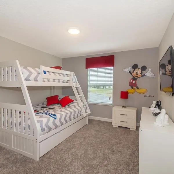 Luxury Townhouses 4 and 5 Bedrooms 18 Minutes away from Disney!，位于基西米的酒店