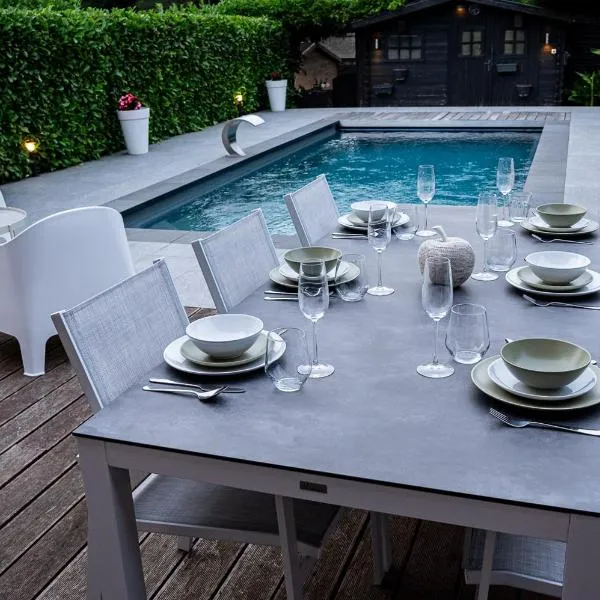 Chez Sabine et Eric Maison pour 6 personnes avec piscine chauffée，位于Andenne的酒店