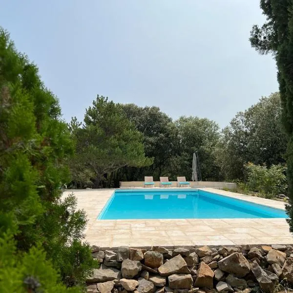 Luxurious family house with pool in Ardèche.，位于莱旺的酒店