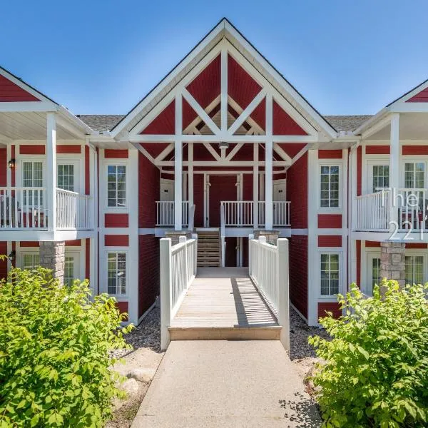 Country Club Charm - 4-Bed Radiant Resort Condo，位于Edgar的酒店