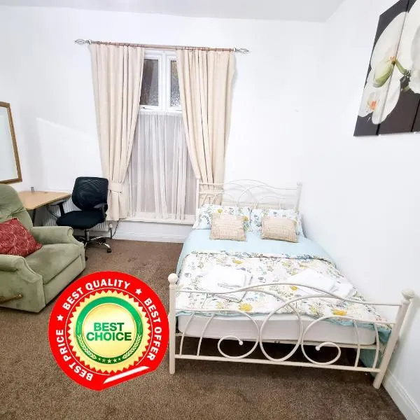 Spacious Flat Near Rochdale Centre Self Check-in Free Parking & Fast Wi-Fi，位于罗奇代尔的酒店