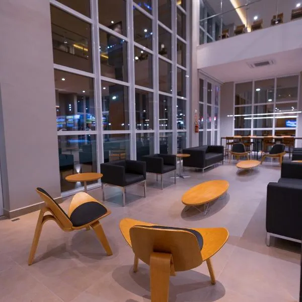 Hotel Caiuá Blumenau，位于布卢梅瑙的酒店