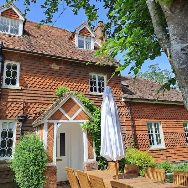 Cottage 2, Northbrook Park, Farnham-up to 6 adults，位于Blackwater的酒店