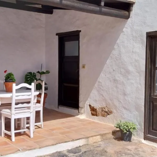 Suite casa rural Los Patios, CONIL，位于蒂亚斯的酒店