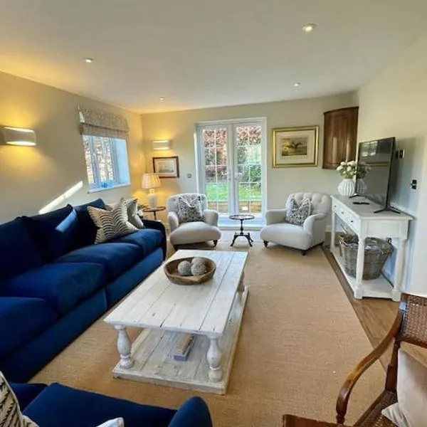 Northbrook Cottage, Farnham, up to 8 adults，位于Greywell的酒店