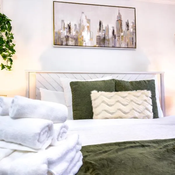 1k Bed Studio Apt With Shared Pool 02，位于克利尔沃特的酒店