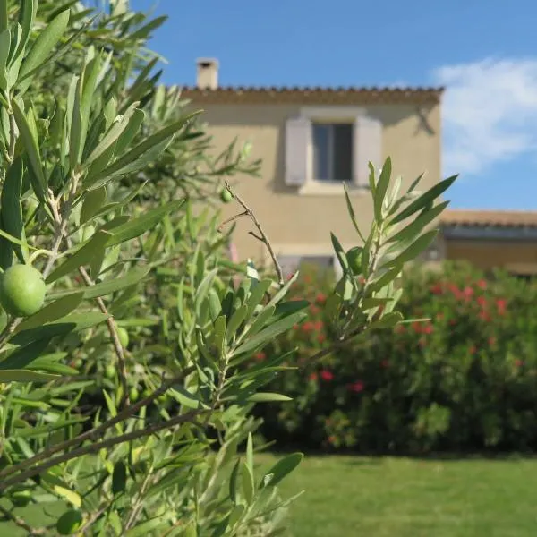 Gite Le Petit Luberon LISIANTHUS，位于梅内尔伯的酒店