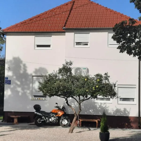 7 Kućica,位于利夫诺的酒店