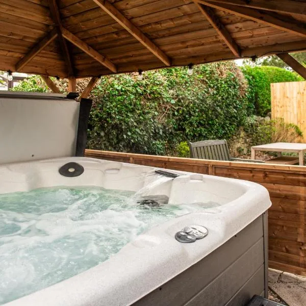 Stag Manor Hot Tub Retreat near Peak District，位于Crich的酒店