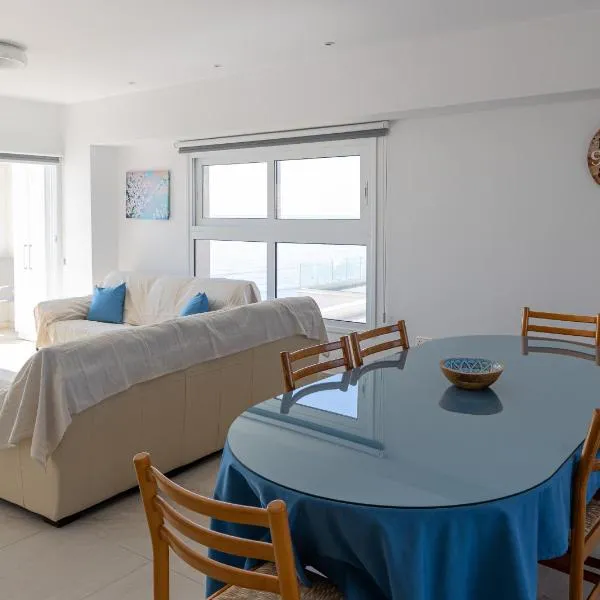 Larnaca BeachHouse，位于Avdhellero的酒店