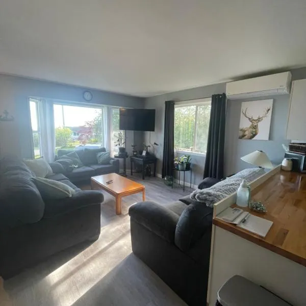 Sunrise Mountain view Skidegate House，位于Skidegate的酒店