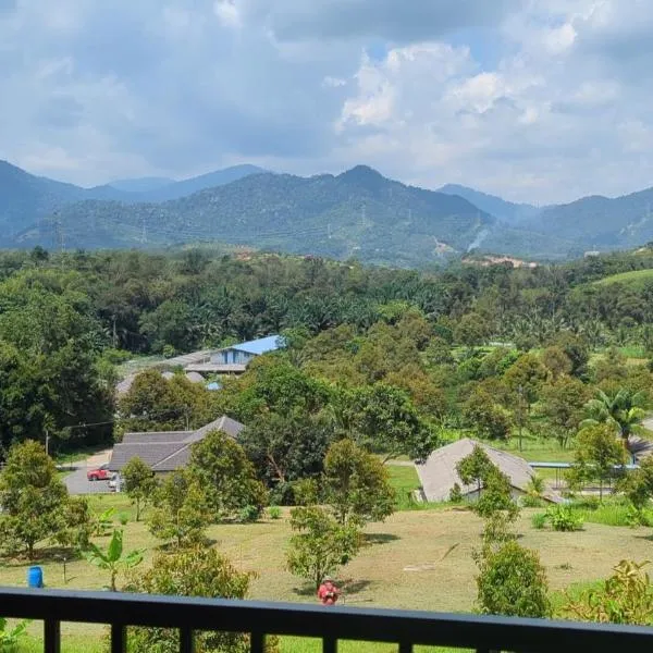 Villa with Titiwangsa Hill View，位于Kerling的酒店