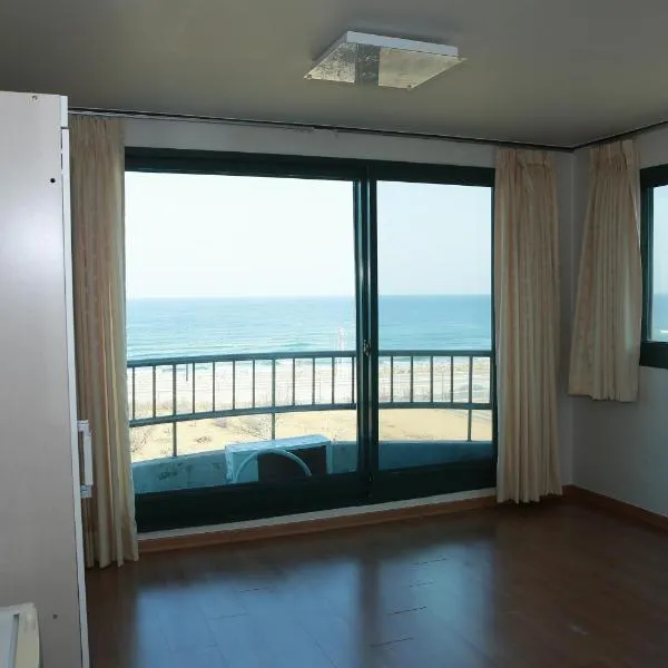 Mangsang Beach Pension，位于江陵市的酒店