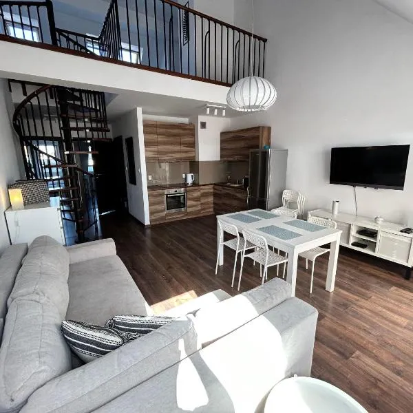 Apartamenty Bałtyckie - Bulwar Portowy - widok na port, centrum, najlepsza lokalizacja w Ustce，位于乌斯特卡的酒店