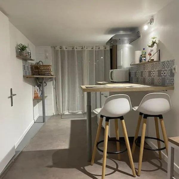Appartement T1 renové，位于Gigean的酒店