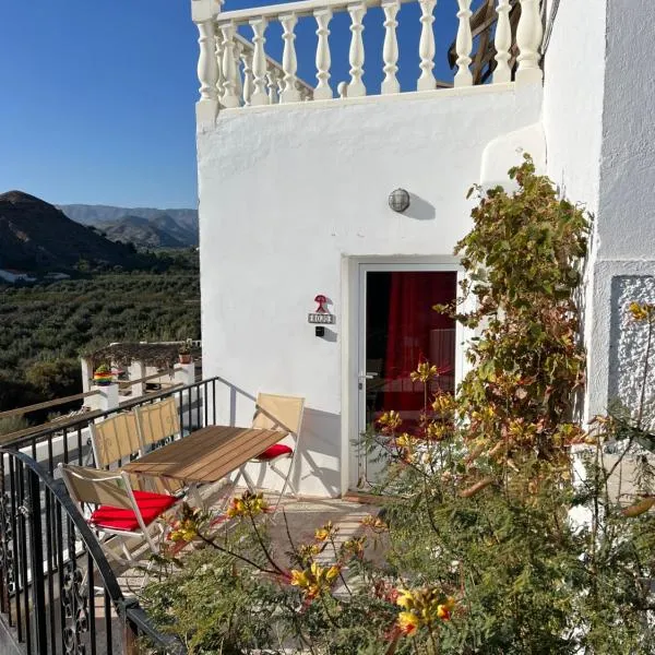 Apartment with pool, hot tub and stunning views in Oria，位于El Llano de los Olleres的酒店