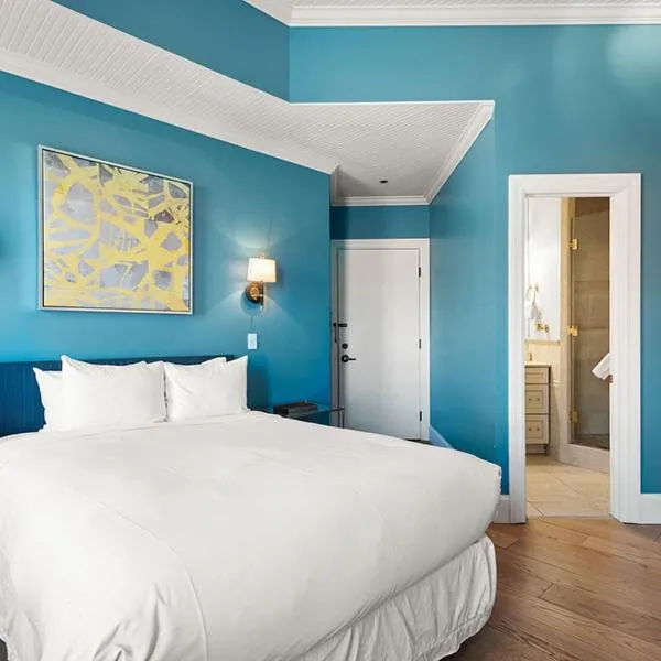 Independence Square 205, Stylish Hotel Room with AC, Great Location in Aspen，位于阿斯潘的酒店