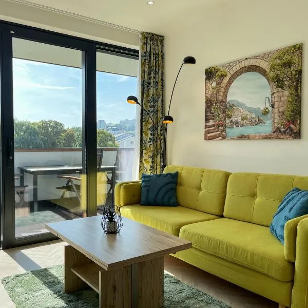 Luxury City Retreat with Terrace，位于科希策的酒店