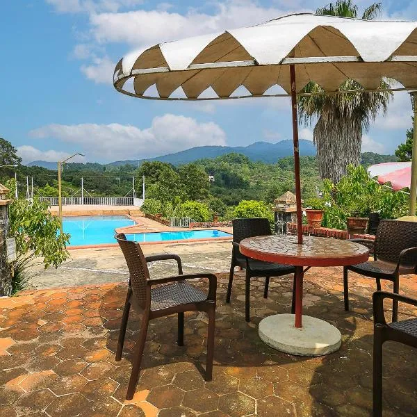 Hotel Pie de la Sierra，位于乌鲁阿潘的酒店