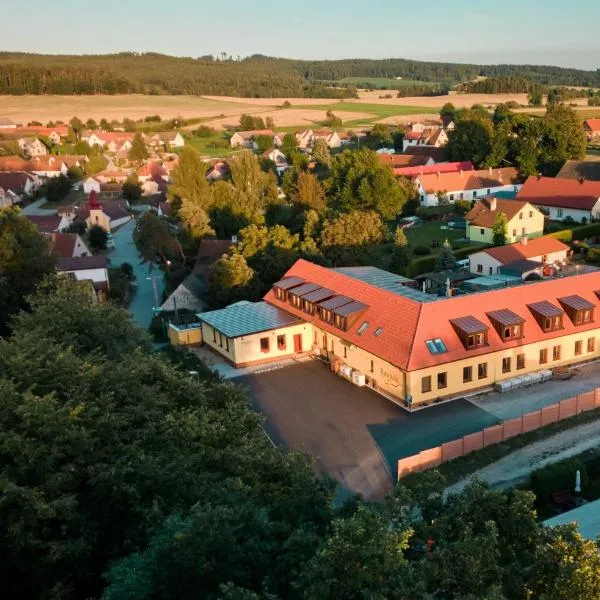Penzion Zlatovláska u zámku Červená Lhota，位于Budislav的酒店