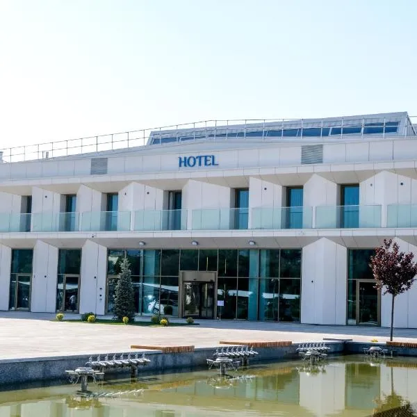 M-clinic Hotel，位于Chirchiq的酒店