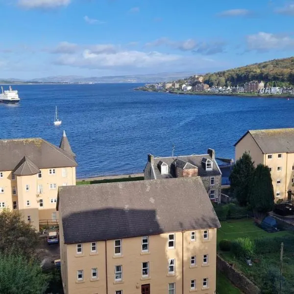 Entire Apartment, Rothesay, Isle of Bute，位于Colintraive的酒店