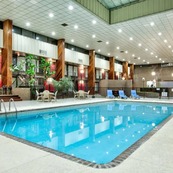 Ramada by Wyndham Gulfport I-10 Diamondhead，位于Shoreline Park的酒店