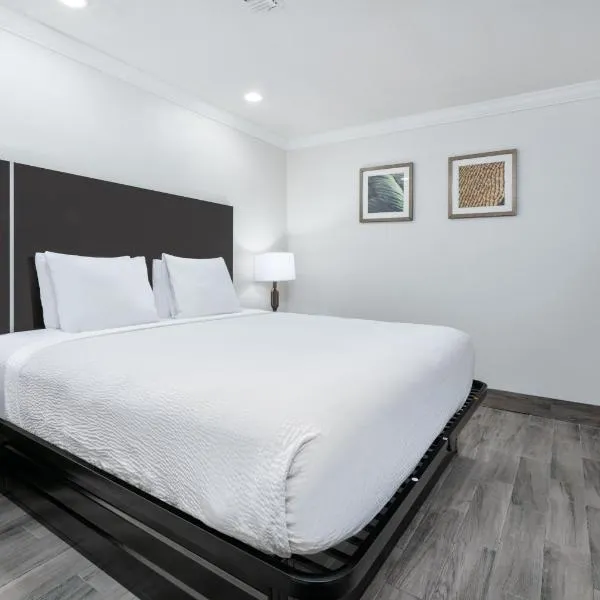 Ramada by Wyndham Diamondhead I-10 Gulfport，位于迪亚蒙德黑德的酒店