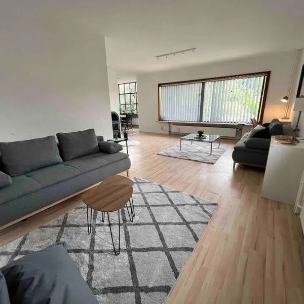 Villa Höpen 125qm 4 Schlafzimmer Citynah 5 Zi. Parkplatz Terasse WIFI，位于塞费塔尔的酒店