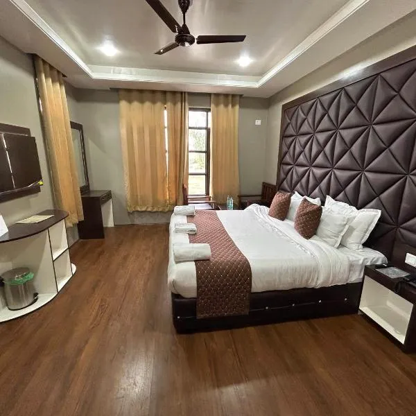 Fair Mount, Airport Road, Humhama Srinagar，位于斯利那加的酒店