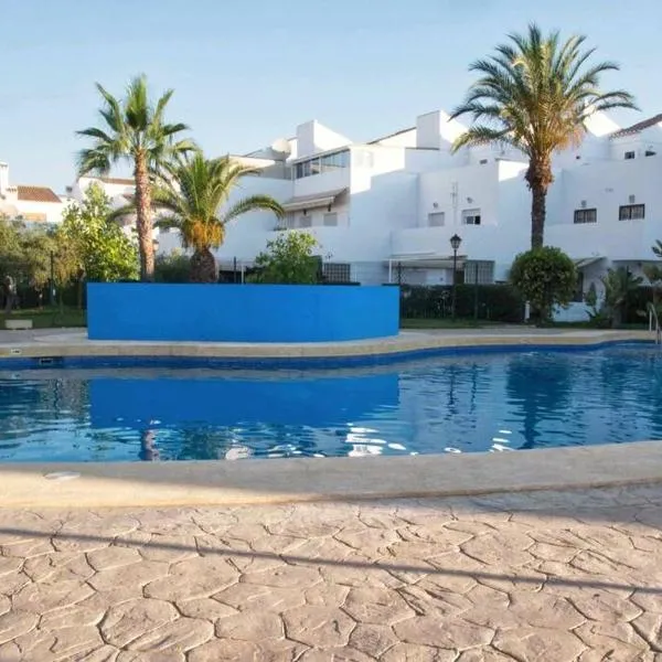 Adosado en playa Vera,3 piscinas，位于维拉的酒店