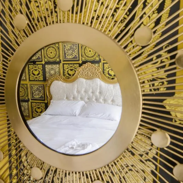 Lux 2 Bed Versace Bungalow Hot Tub, Sky TV, Cinema Screen Saffron Walden，位于Shudy Camps的酒店