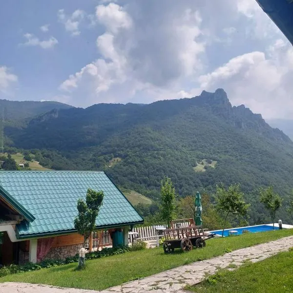 漂流绿塔拉露营地，位于Šljuke的酒店