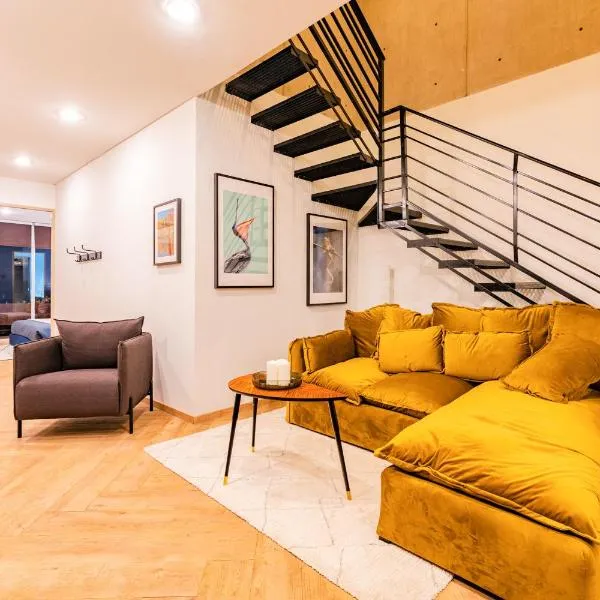 Trendy La Roma Condo with Parking & Patio，位于墨西哥城的酒店