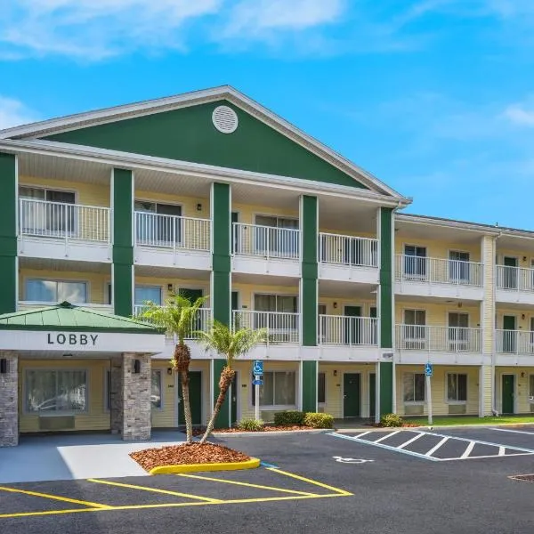 HomeTowne Studios by Red Roof Orlando - UCF Area，位于奥兰多的酒店