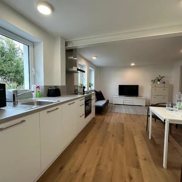 Modernes Apartment mit eigener Terrasse & Garten，位于阿伦的酒店