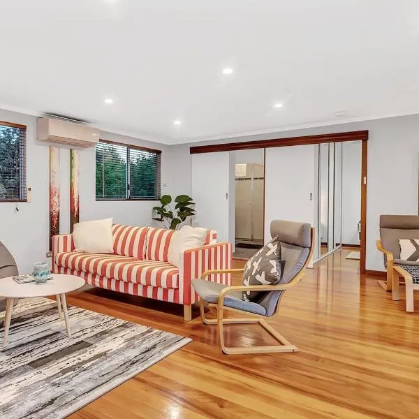 'Harmony Lodge' A Cheerful Beachside Refresh，位于阿德莱德的酒店