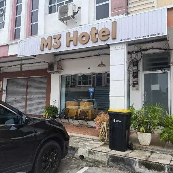 M Three Hotel by SECOMS，位于Kampong Batu Tiga的酒店