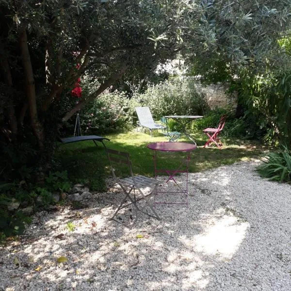 La maison du jardin，位于Simiane-la-Rotonde的酒店