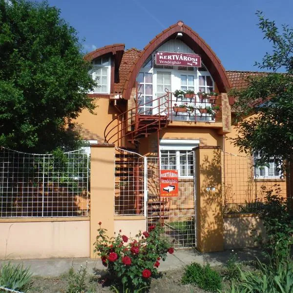 Kertvárosi Vendégház，位于欧罗什哈佐的酒店