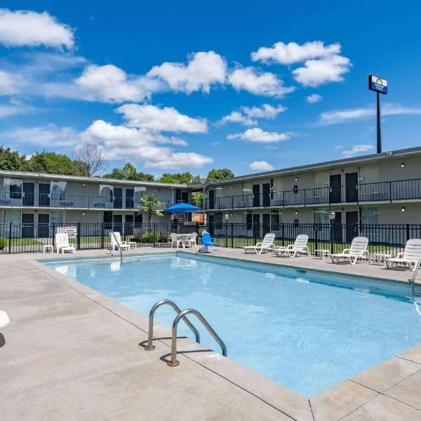 Days Inn and Suites by Wyndham Oxford，位于牛津的酒店