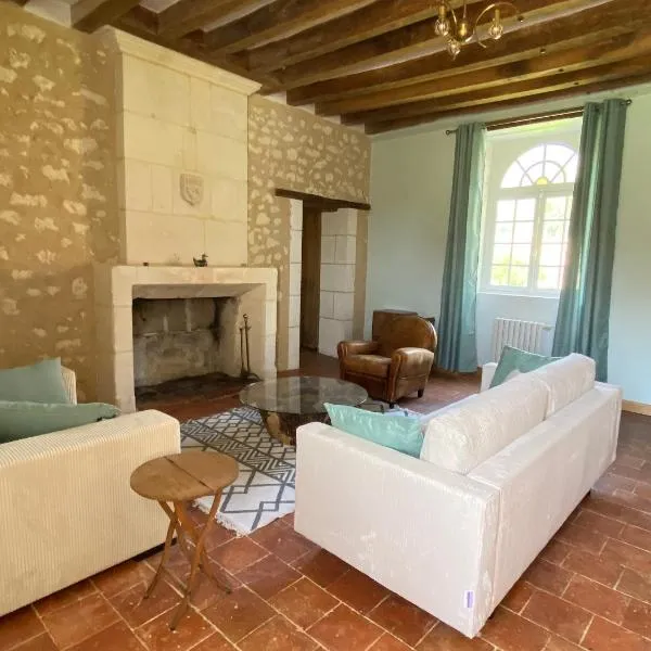 Maison de Campagne avec Piscine, Vallée de la Loire，位于Sarcé的酒店