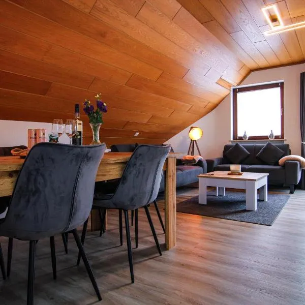 Stilvolle Wellness-Ferienwohnung in Neef Whirlpool, Sauna, Grill, Fitness, Billard & Moselblick，位于Neef的酒店