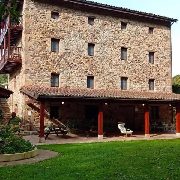 Apartamentos la casa de los ríos，位于列尔加内斯的酒店