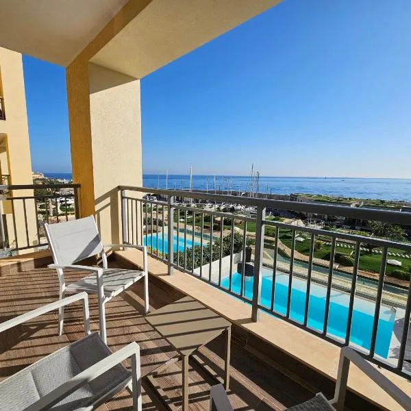 Stunning Seafront Portomaso Apartment，位于帕切维拉的酒店