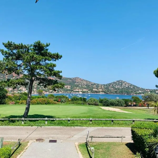 Cap Esterel ,Baie d'Agay ,vue mer，位于圣拉斐尔的酒店