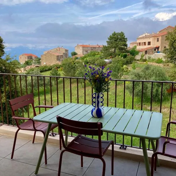 Vignarella meublé de tourisme classé 5 étoiles avec terrasse，位于皮亚纳的酒店
